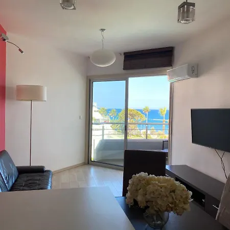 Apartment On The Beach *